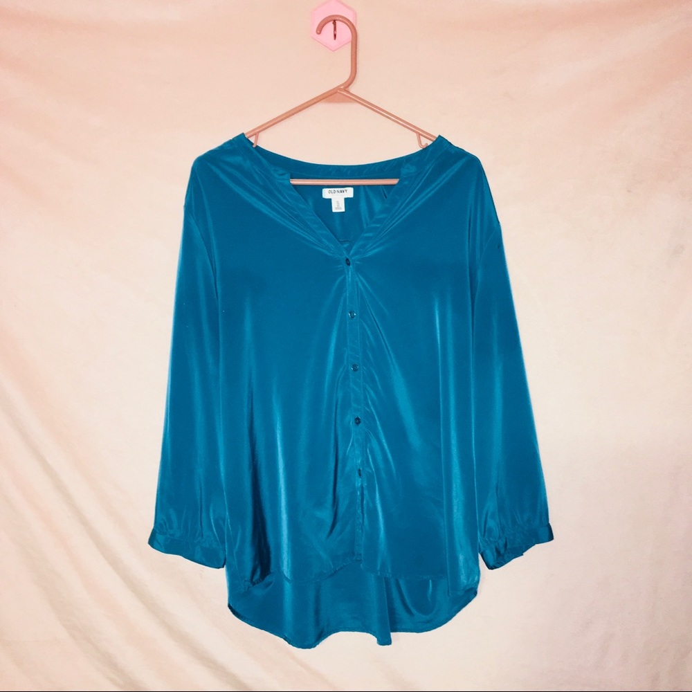 Blue button down blouse 🌹